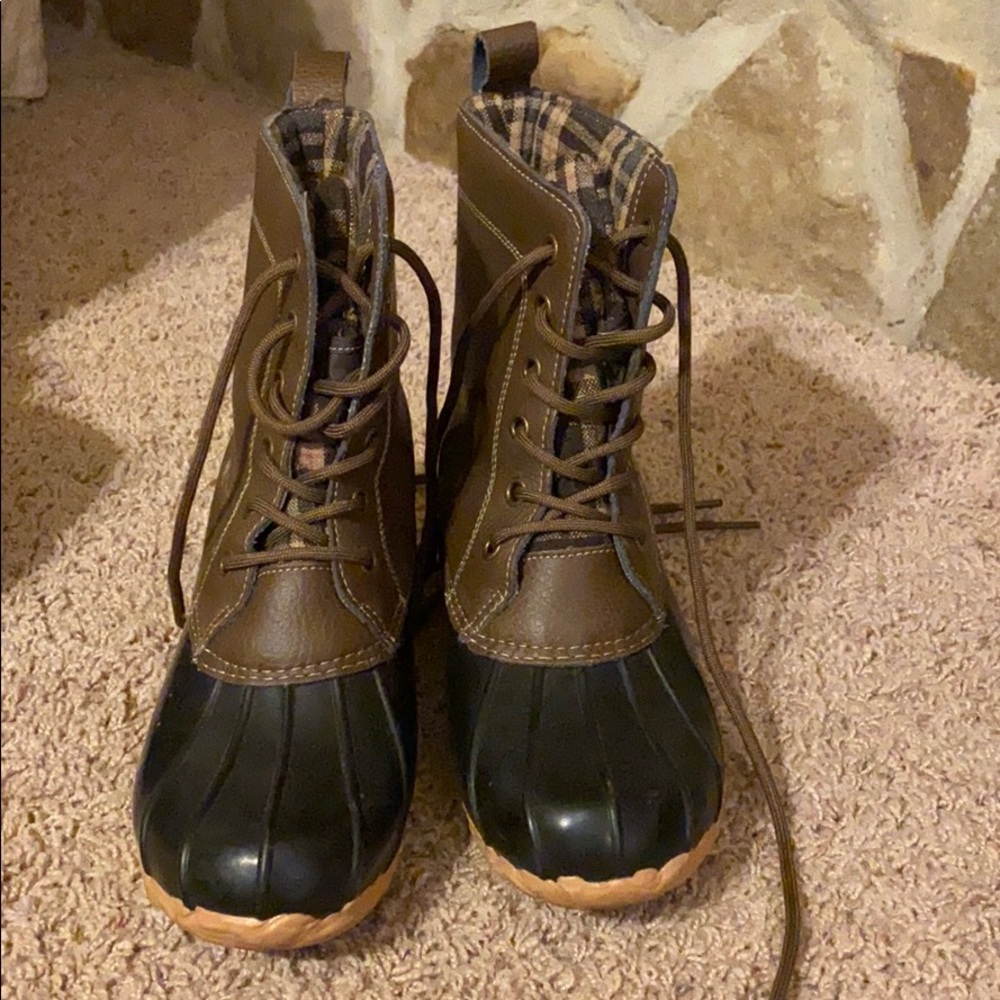 Snow boots